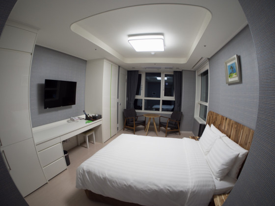 Warped Hotel Room - Rokinon 7.5mm